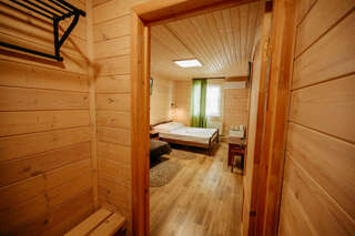 Гостиница Надежда Миллерово Классический четырехместный номер-3