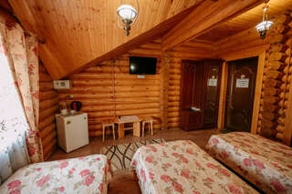 Гостиница Надежда Миллерово Стандартный трехместный номер-6