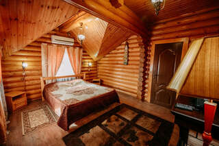 Гостиница Надежда Миллерово Стандартный четырехместный номер-1