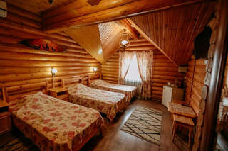 Гостиница Надежда Миллерово Стандартный трехместный номер-1